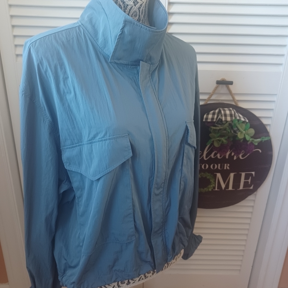 Yogalicious Women's Large Radiant Commuter Crop Activewear Windbreaker
